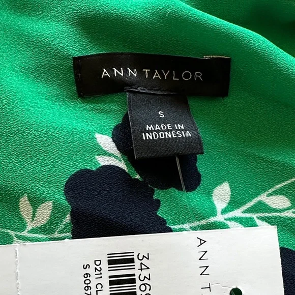 Ann Taylor Emerald and Ebony Floral Blouse - Picture 2 of 3
